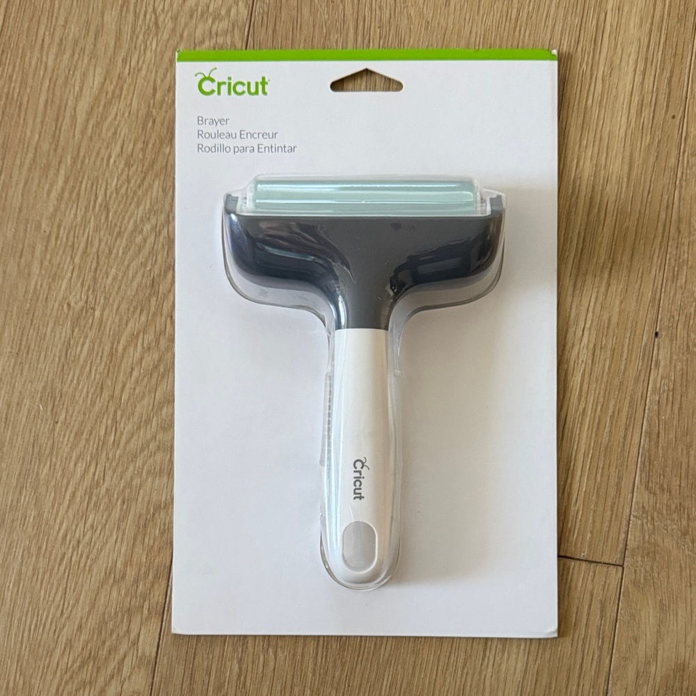 Cricut Brayer in Gray and White